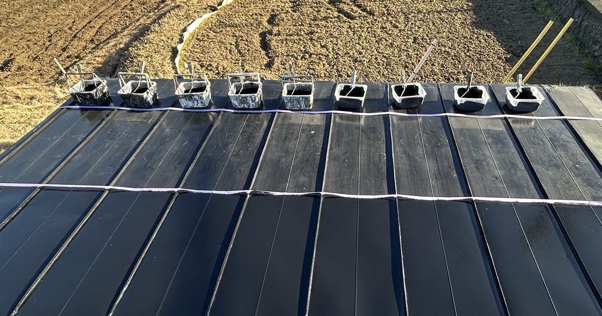 屋根 弱溶剤2液シリコン塗装による白化防止の実験