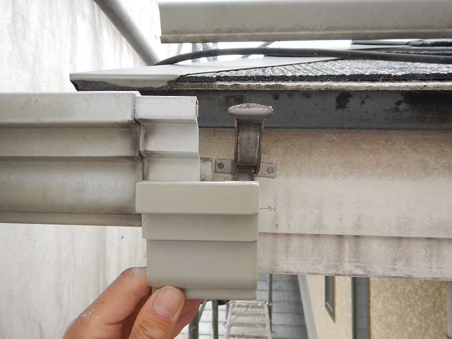 軒継手と吊り金具が干渉する状態