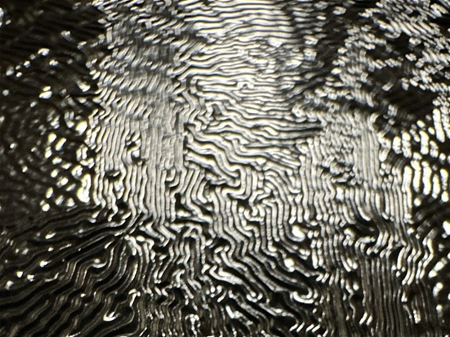 漆を塗装してリフティングした状態