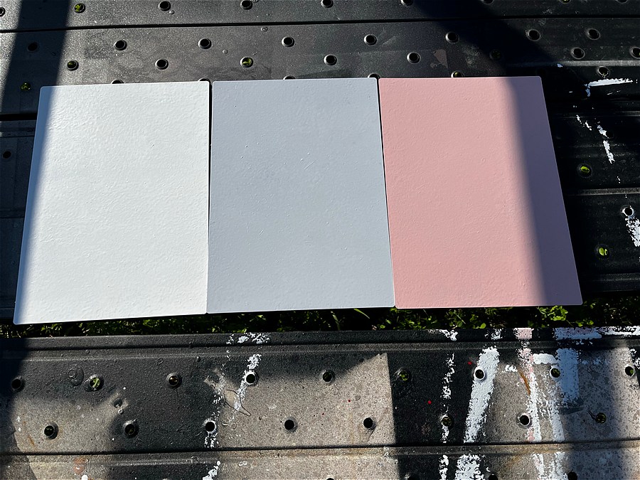 3色の下塗をした板