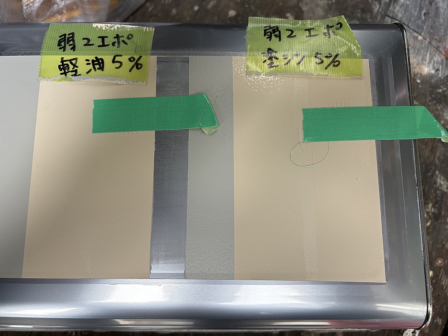 軽油で希釈した錆止塗料の上に塗布した上塗塗料の密着試験
