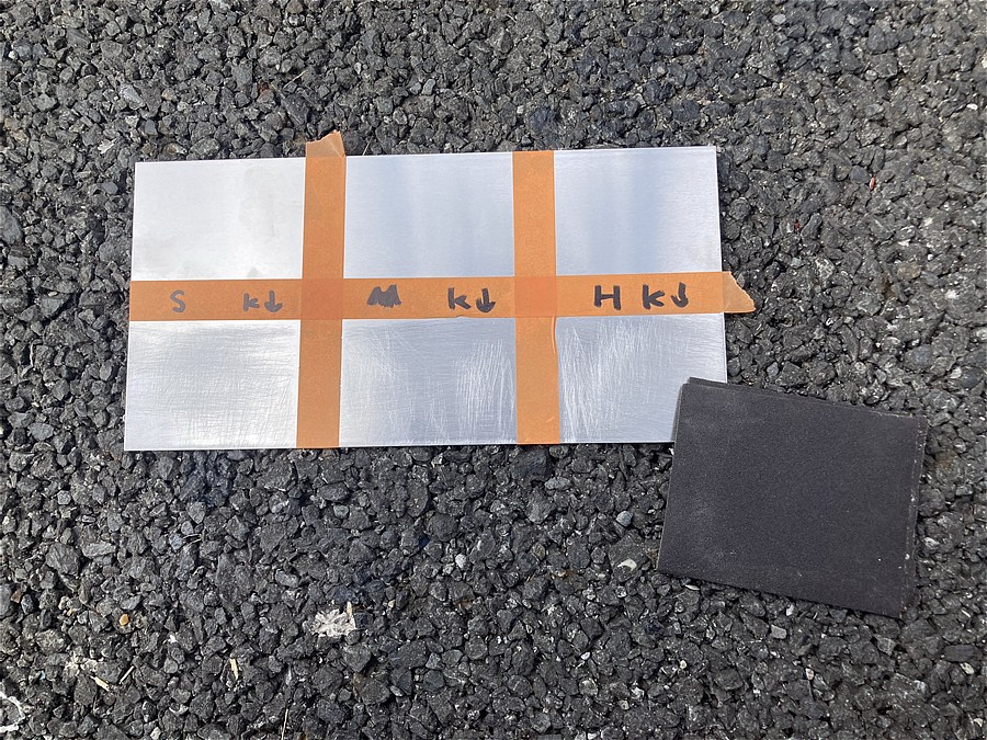 アルミ板、下半分足付け（目荒し）済み