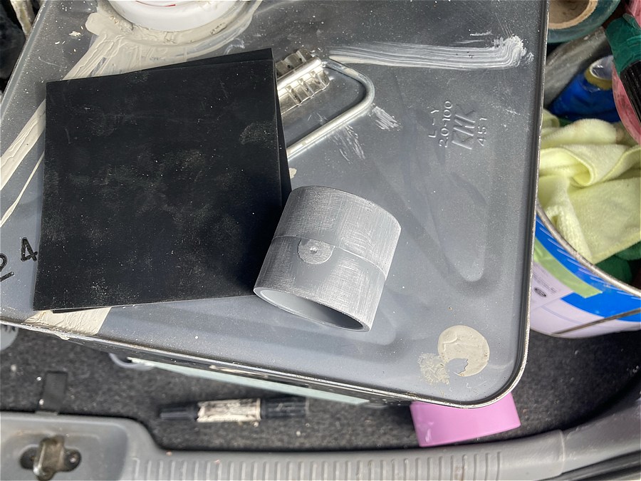 ゴムシートと足付け（目荒し）した塩ビ管