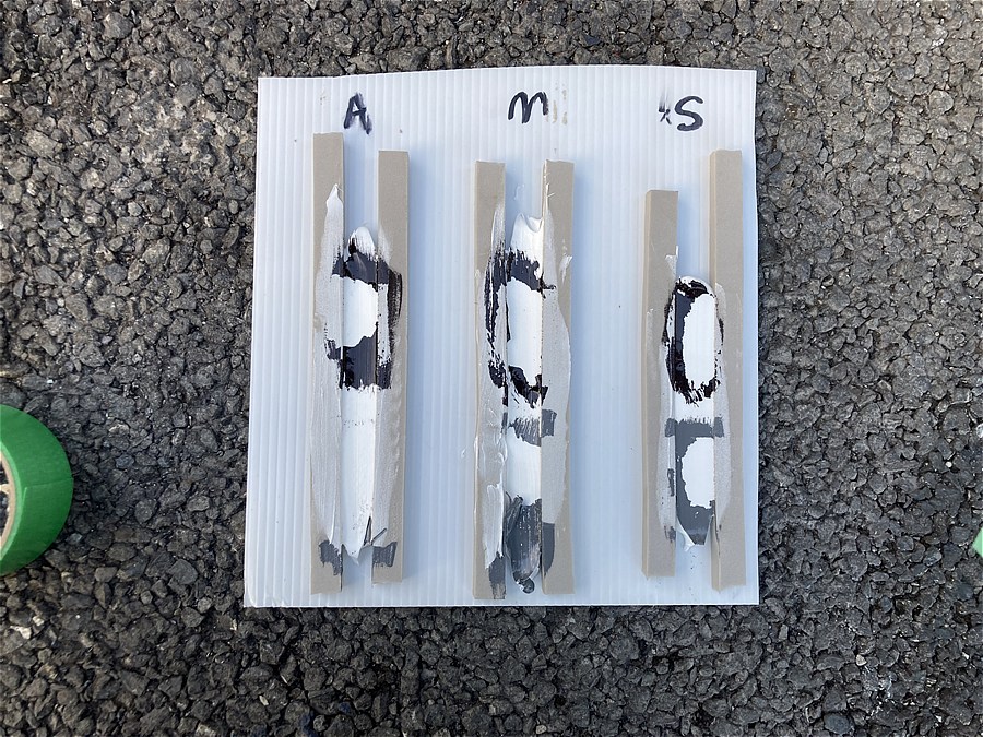 シリコンコーキングへの塗装の試験体：パイオランテープ結果