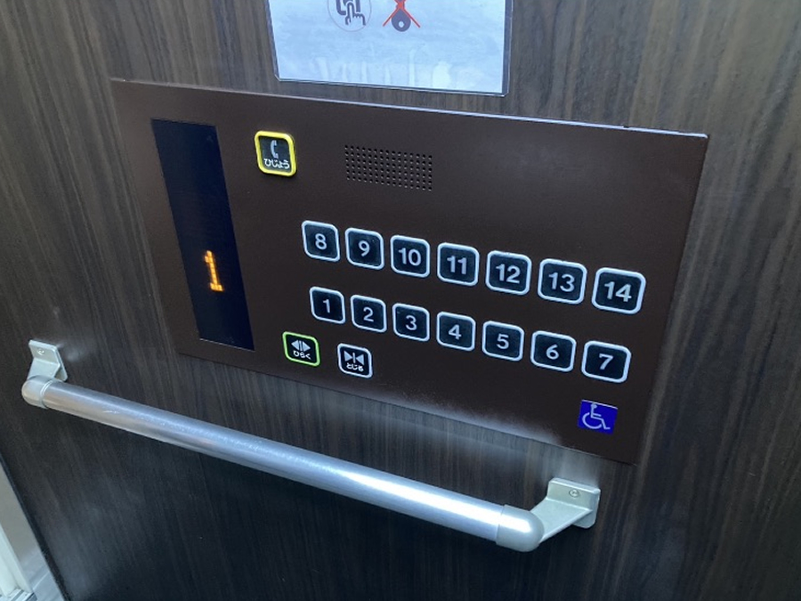 エレベーターの操作パネル塗装後