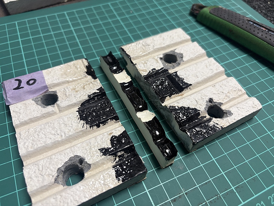 検体からシーリング部分を切除